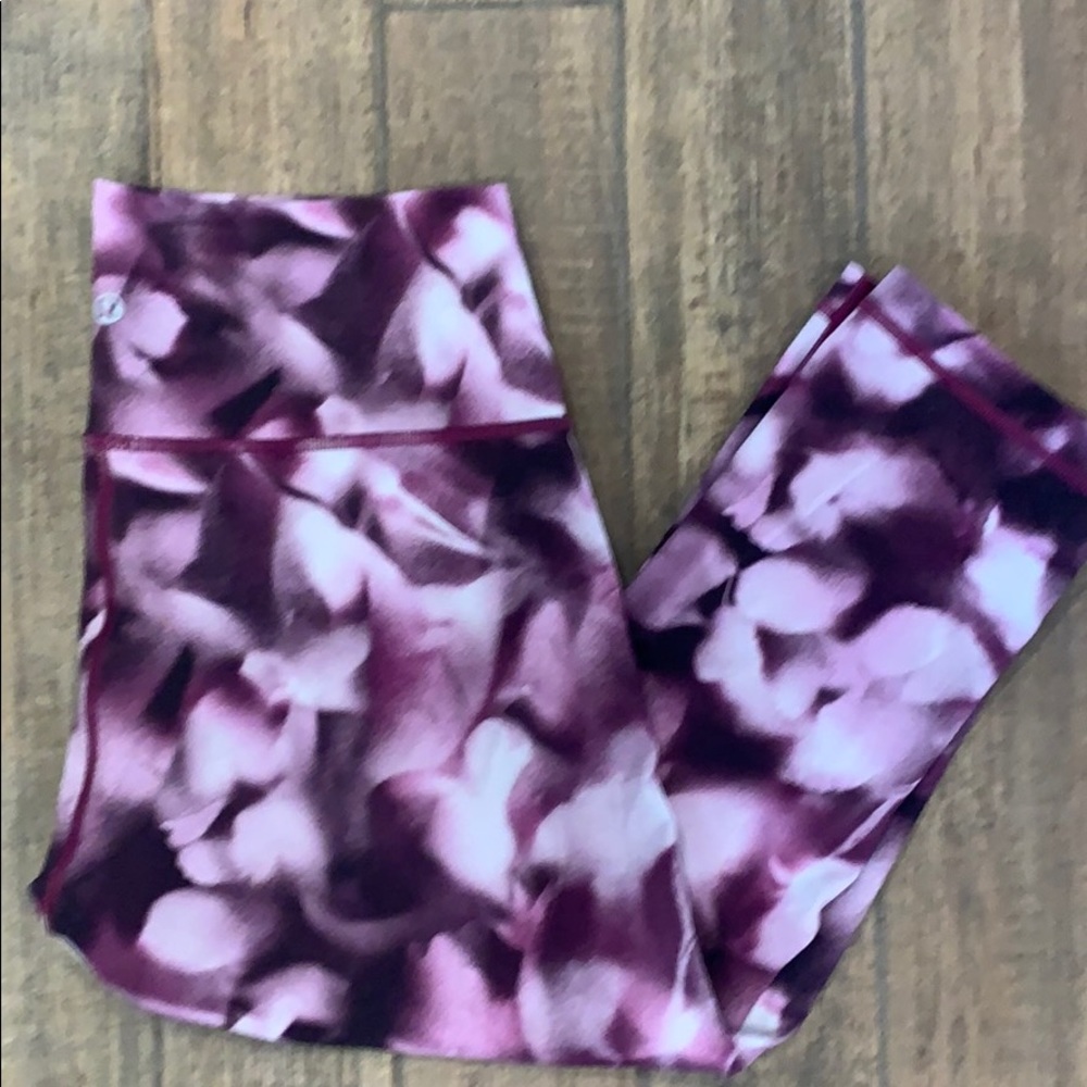 Lululemon cropped workout pants